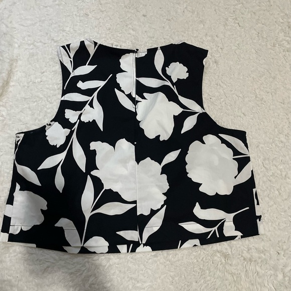 Kate Spade X Target Black and White Floral Crop Top - Picture 6 of 10